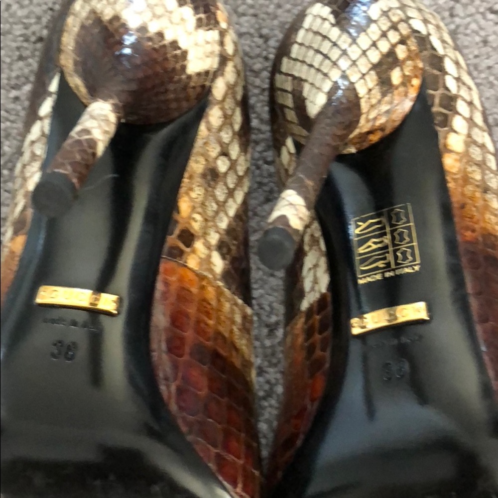 Authentic Gucci Python heels. Hello!!!!! - Picture 8 of 8